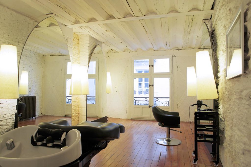 Coiffure femme avec soins et massage du cuirechevelu